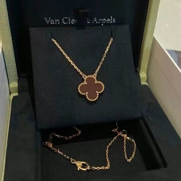 Van Cleef & Arpels 18k gold red agate necklace - Picture 2 of 5